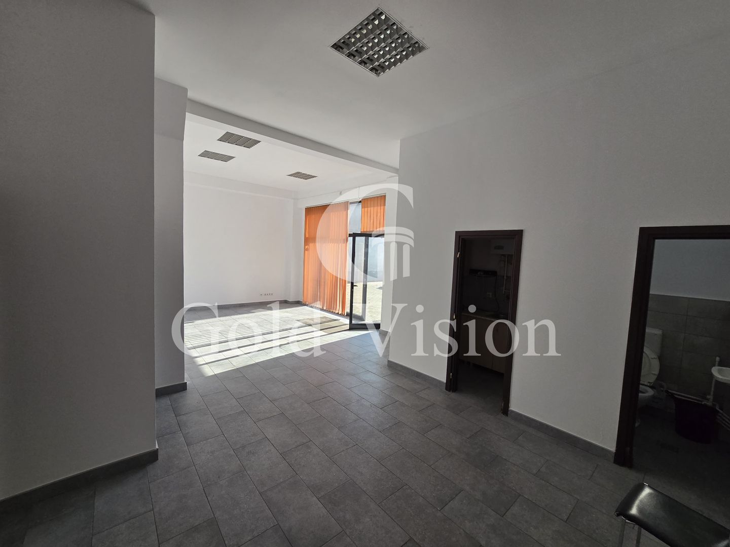 Spatiu comercial de 175 mp, parcare, curte de 150 mp, strada Gh. Doja - Poză 1