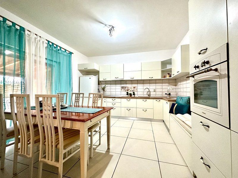 Casa la intrare în Ghiroda - Poză 11