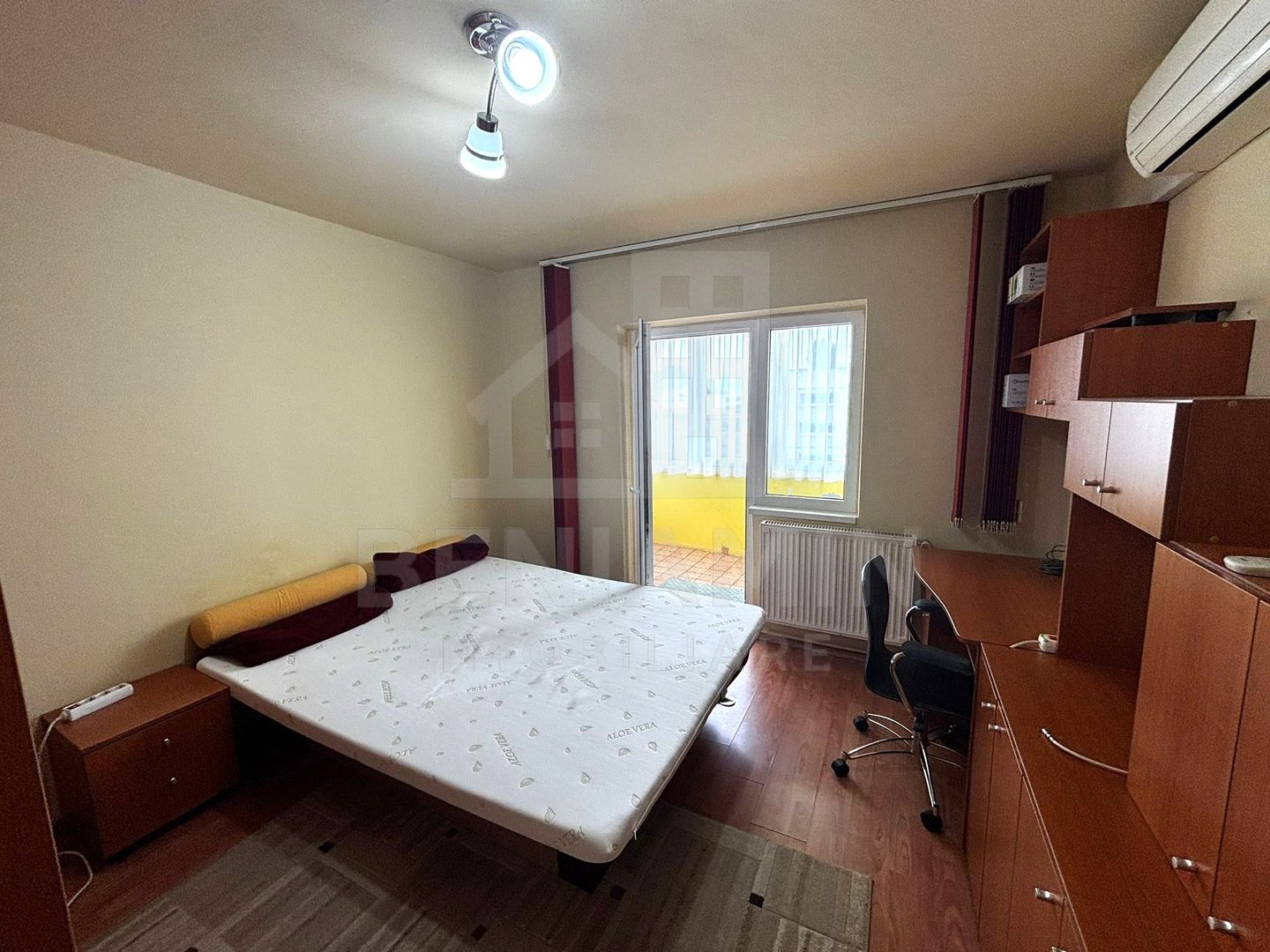 2 Decomandate-51mp-Etaj 3-Balcon-Pivnita-Mobilat-Utilat-Parcare-Triaj - Poză 2