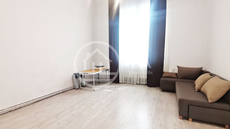 Apartament cu 1 camera la curte comuna de vanzare Central, Oradea - Poză 1