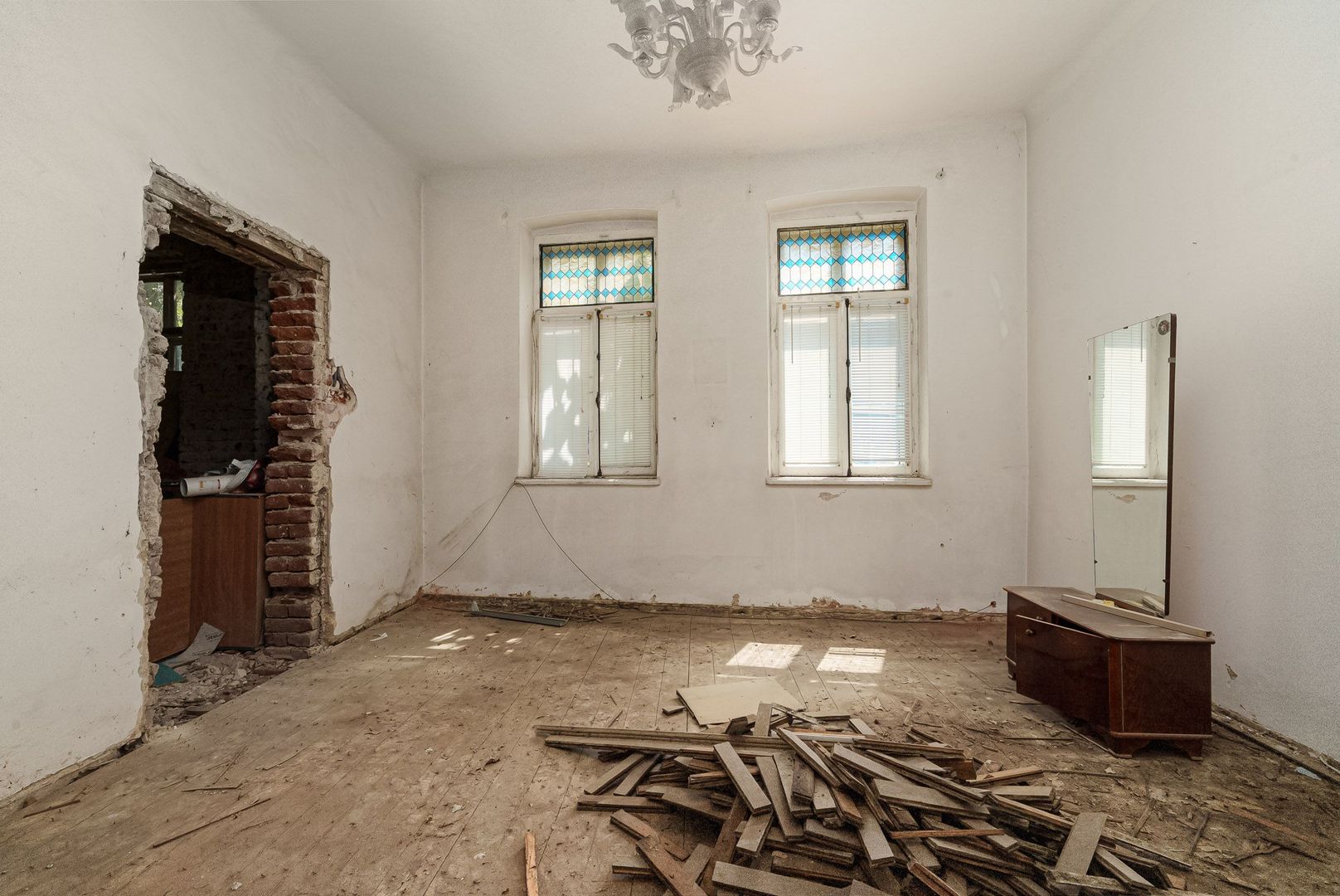 Piata Victoriei Mihalache stradal Corp Casa monument curte comuna - Poză 3