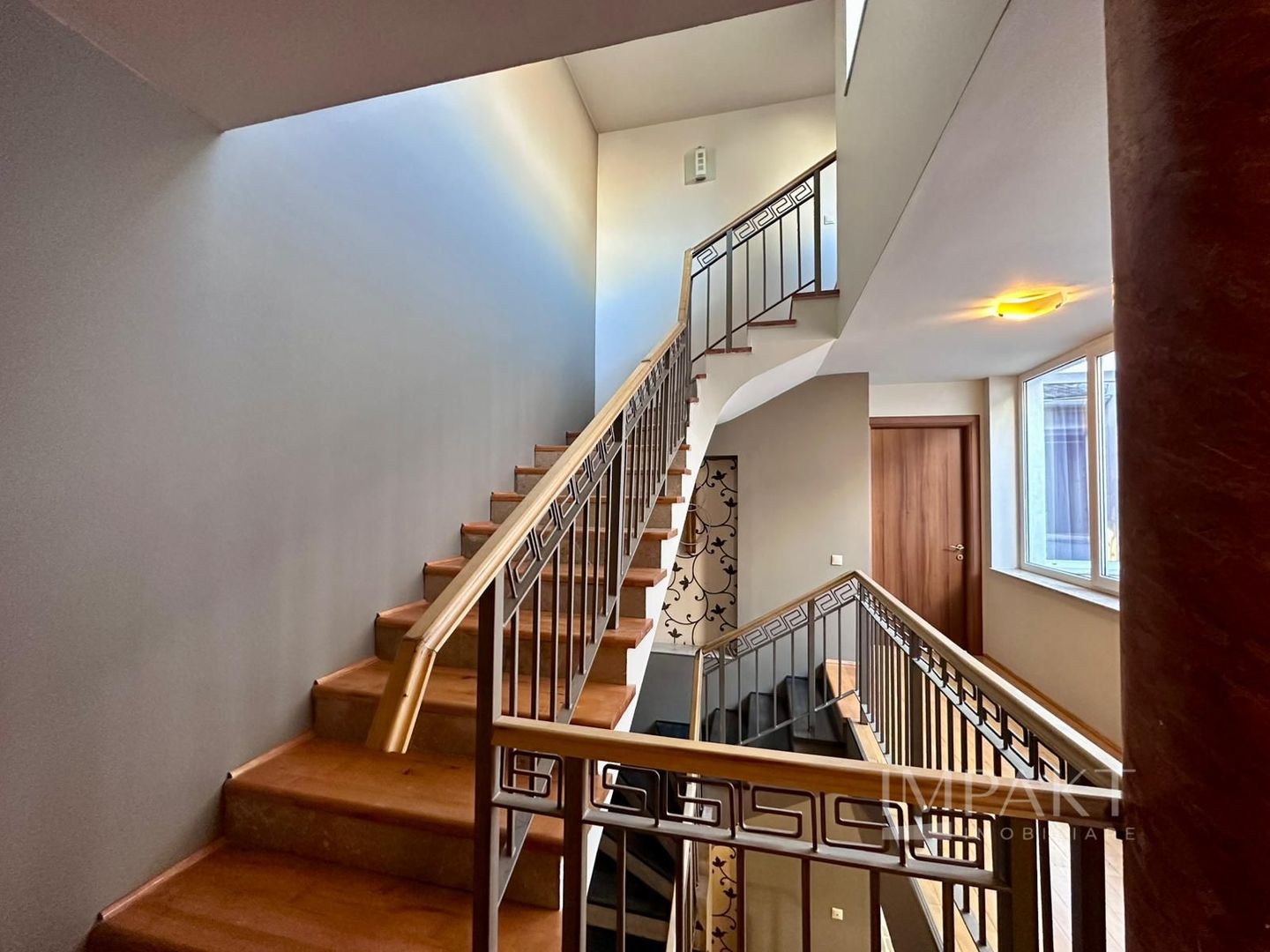 Casa de inchiriat | 6 camere, terasa, sauna, 320 mp - Poză 14