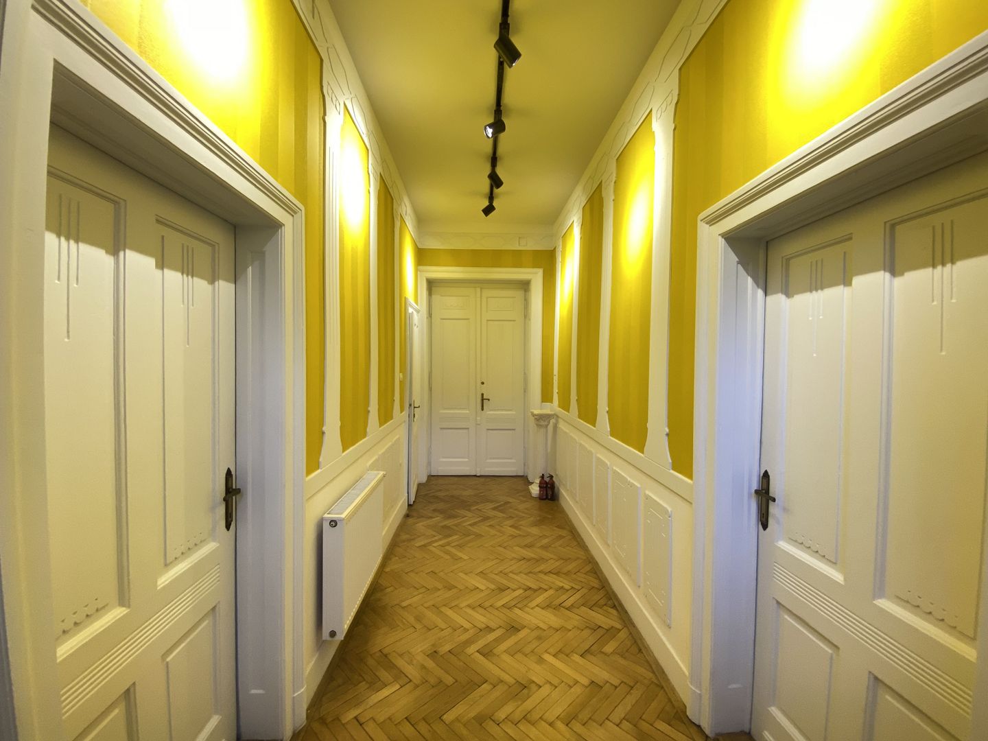 Cladire Istorica, 4 camere, 134 mp, Renovat, Zona Sinaia, Comision 0% - Poză 10