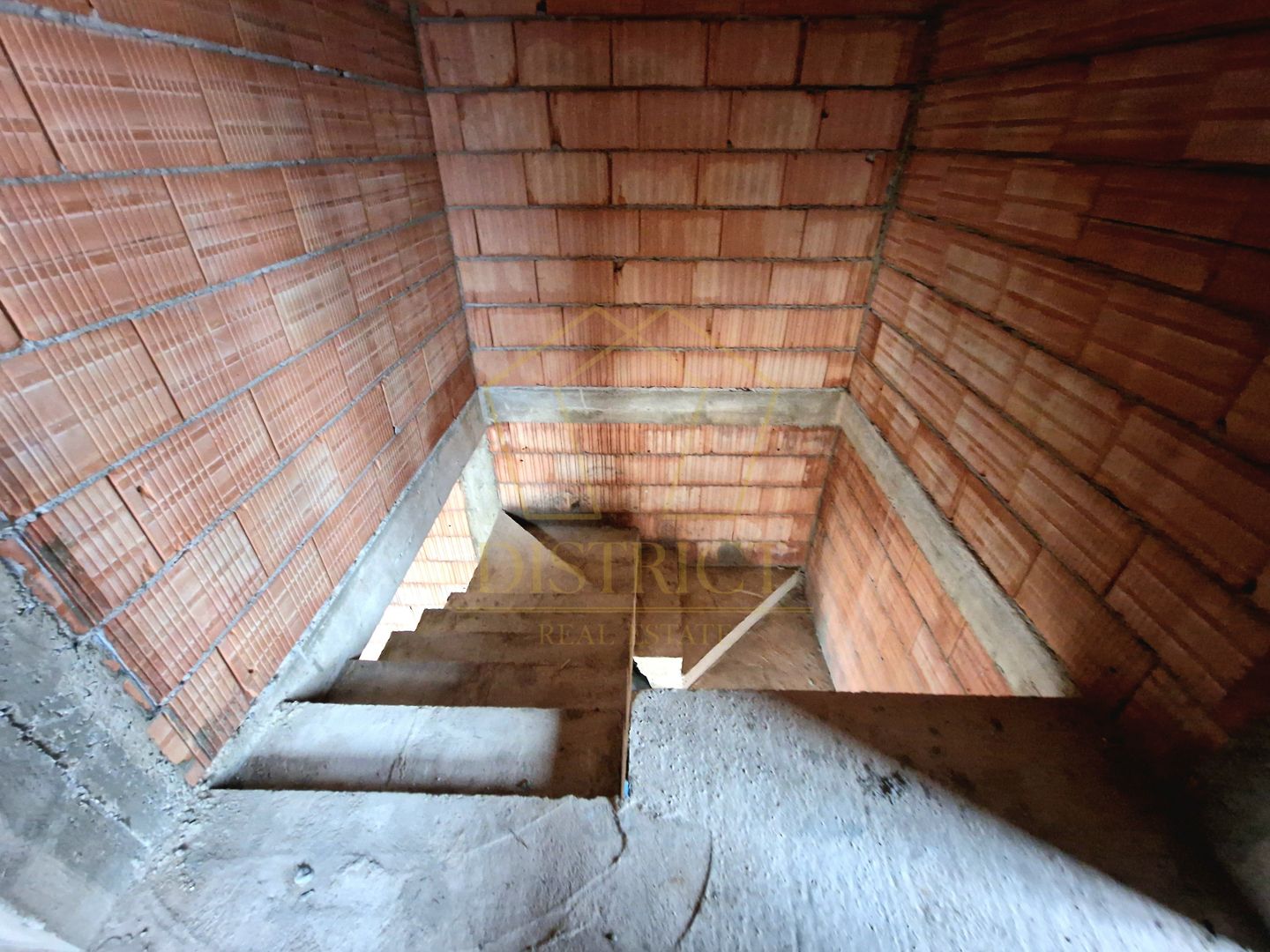 Duplex la rosu cu 3 camere | Mosnita Veche | Padurea Bistrei - Poză 6