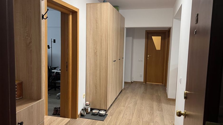 Particular; apartament 3 camere complet renovat si mobilat - Poză 1