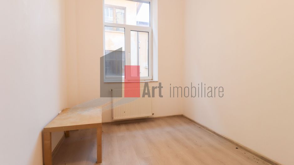 Apartamentul "REHEGUA" , stradal, bloc "REABILITAT" - Poză 3