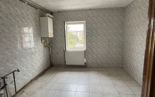 De vanzare apartament cu 3 camere decomandate etaj 3/4 Petru Rares - Poză 2