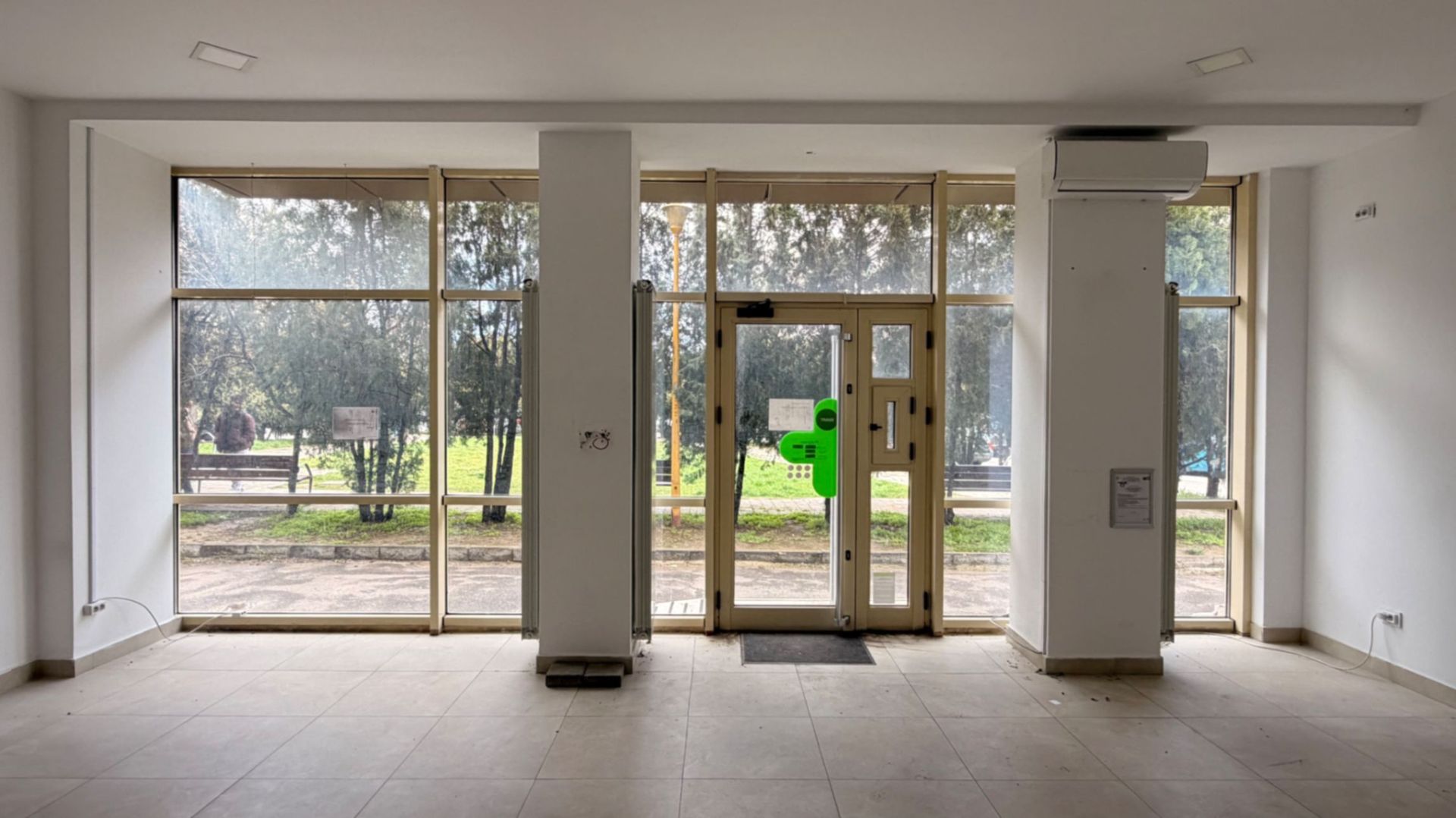 DE INCHIRIAT | SPATIU COMERCIAL | 166 MP - Poză 1