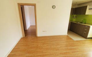 3 CAMERE IN COSMOPOLIS - Poză 2