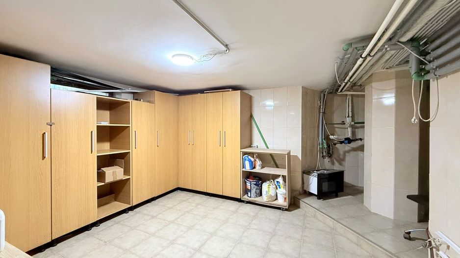 Vilă elegantă cu teren de aproximativ 1.000 mp - Poză 35