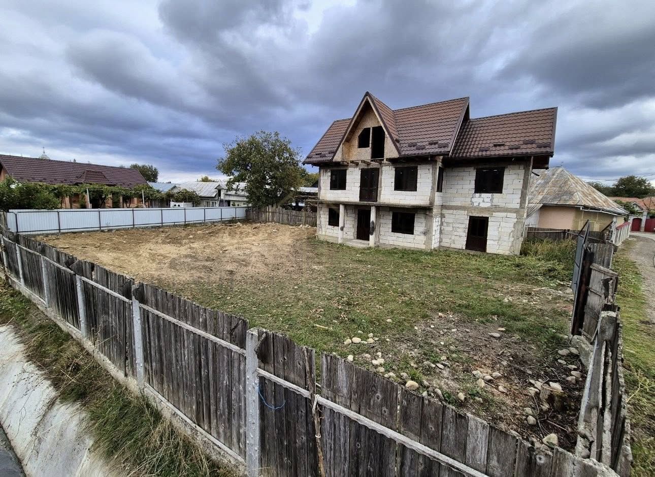 Casa de vanzare la 7 km de Onești - Casin - Poză 3