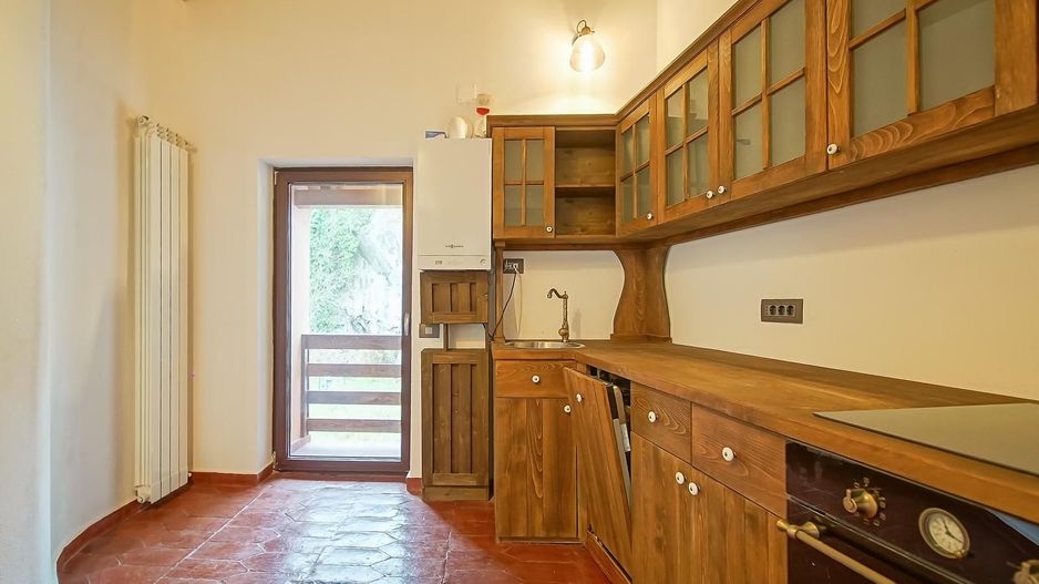 Închiriez casă în Centrul Brasovului/ curte privata - Poză 10