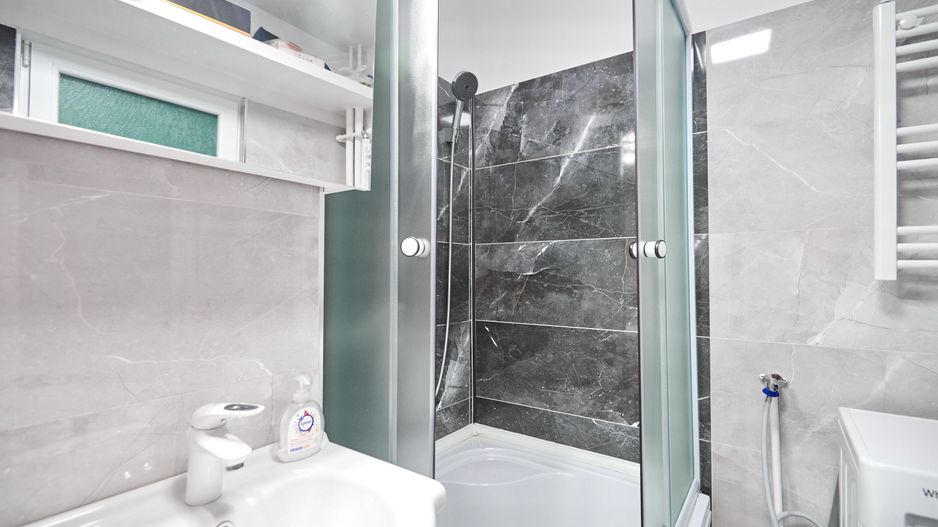 Garsonieră decomandată - Complet renovată -  Parter – Prundu - Poză 8