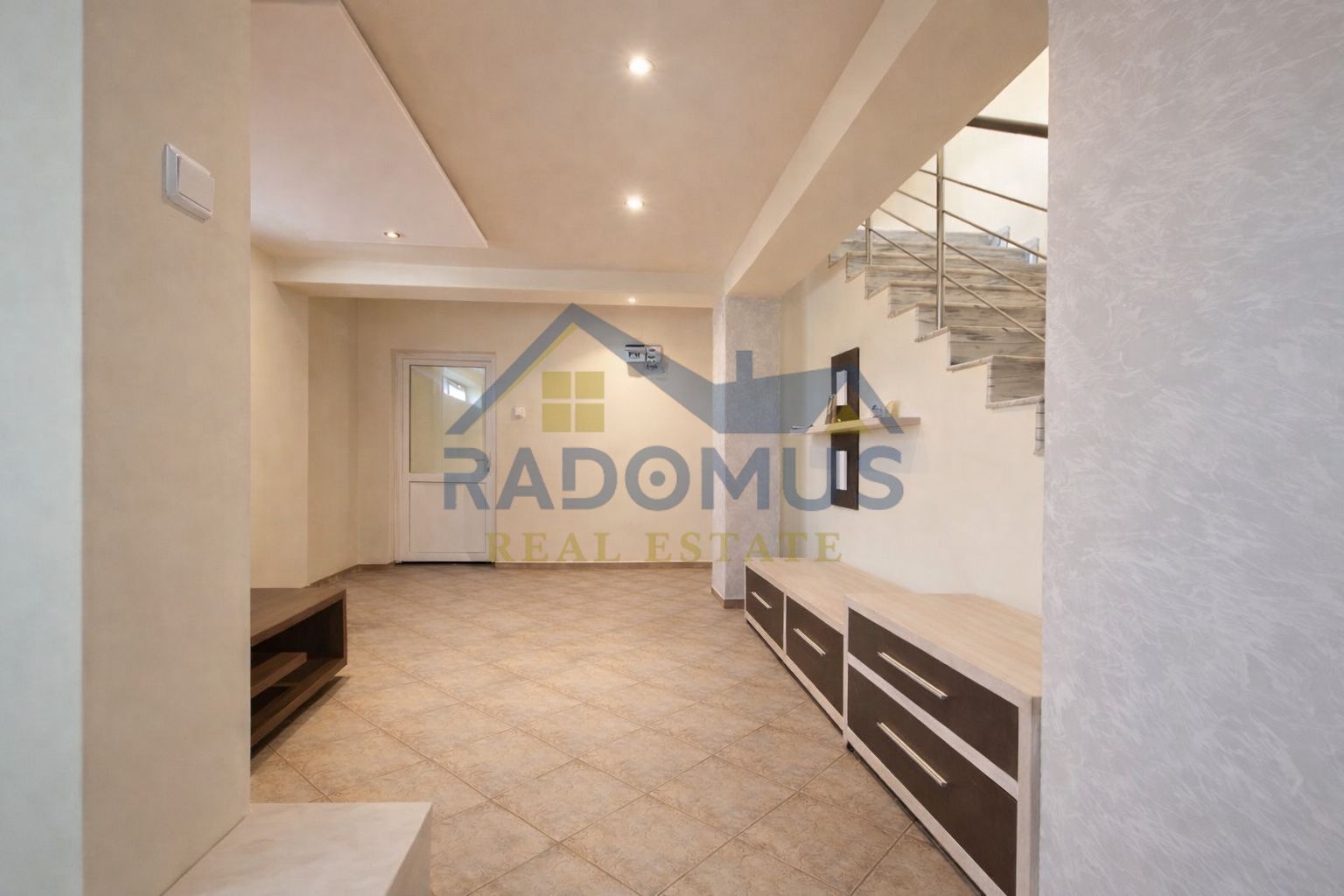 Casă + Spațiu comercial -218 mp utili- Intersecție circulata -Trifazic - Poză 6