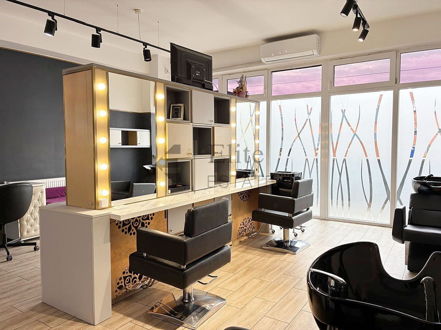 Salon de inchiriat la cheie | 9 posturi de lucru | Iosia - Poză 1
