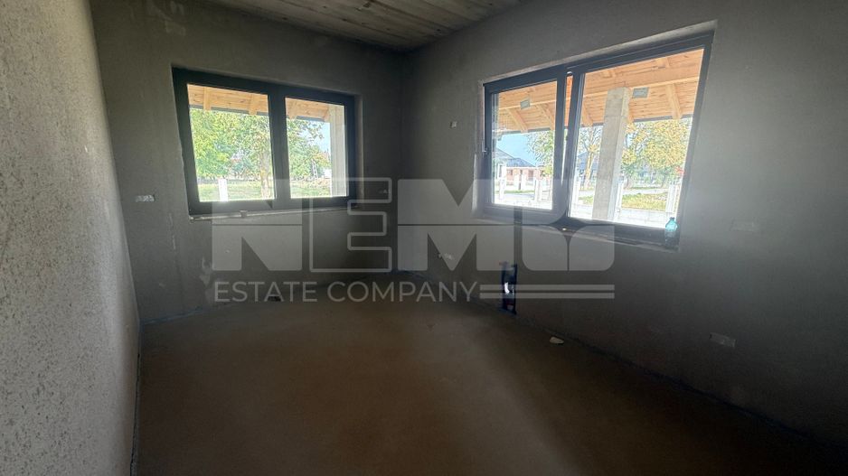 Casă semifinisată în Horodnic de Sus | 203 mp | Teren 1.000 Mp - Poză 5