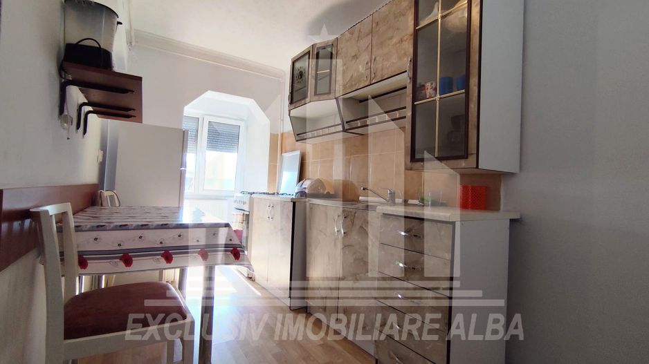 Garsoniera decomandata | 32 mp | Etaj intermediar | Industriala - Poză 1