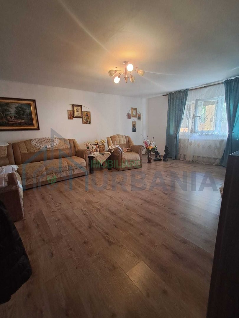 Casă cu 2 niveluri, compusă din 2 apartamente distincte, Tomesti - Poză 4