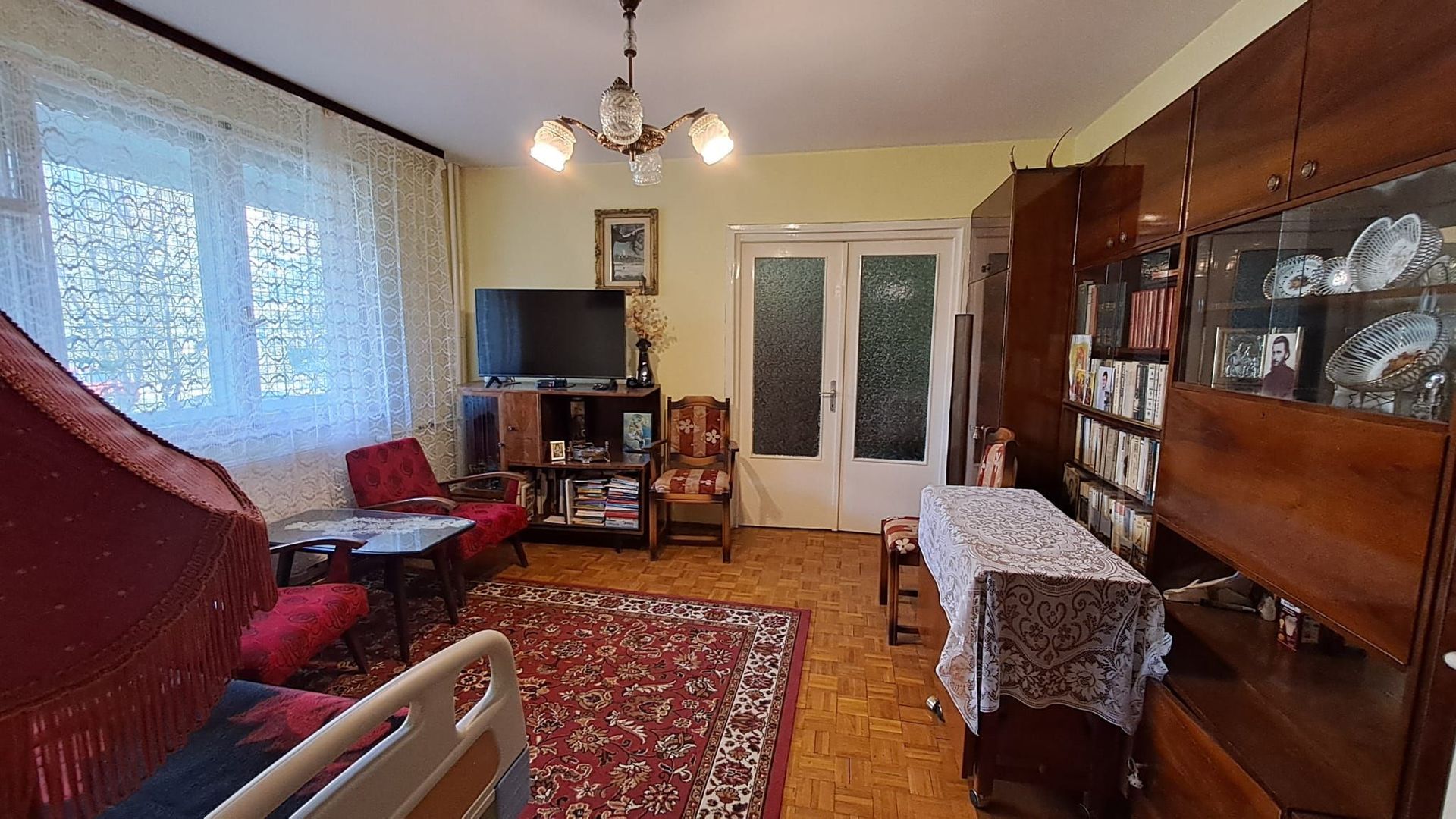 Apartament cu 3 camere, parter inalt, zona Sovata-malul Crisului - Poză 1