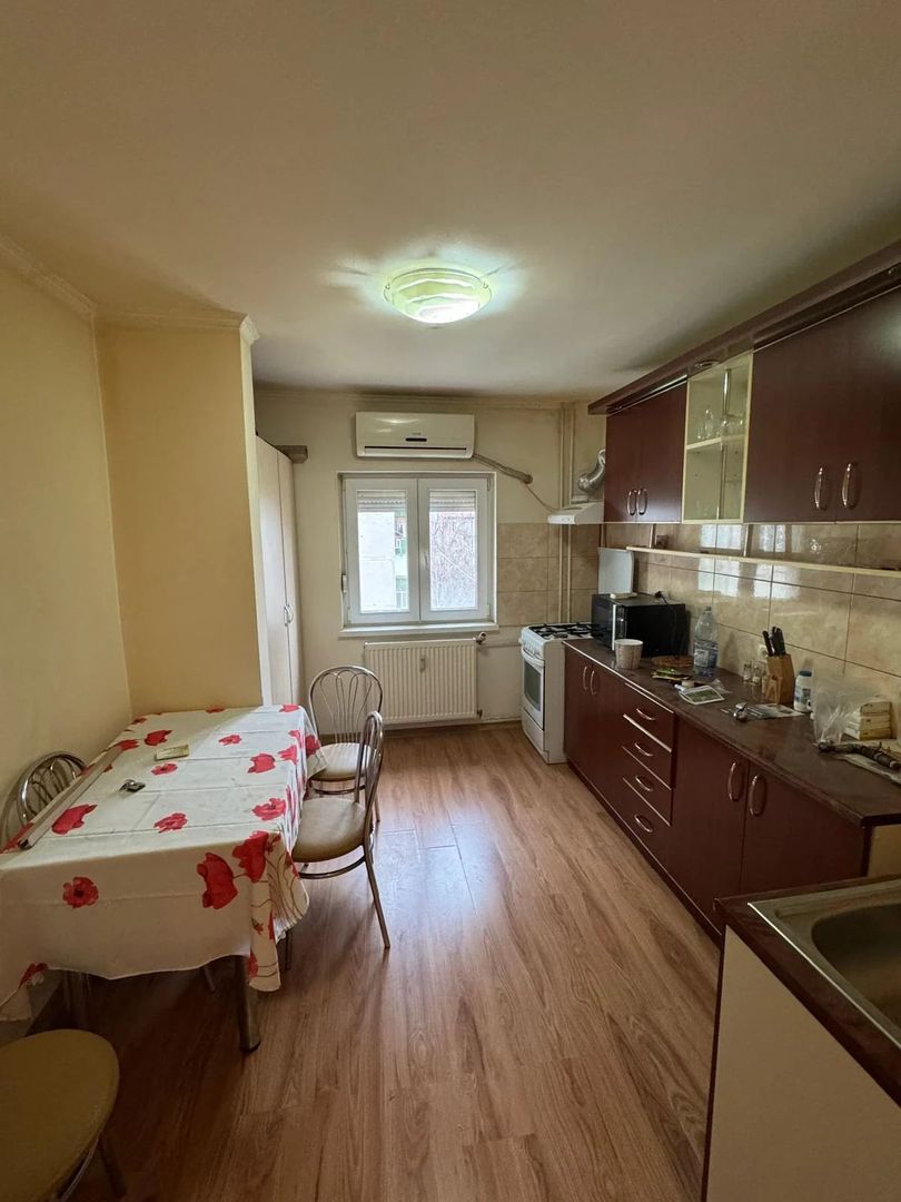 Vand apartament 3 camere, Zona Soarelui, Mobilat si Utilat, Garaj in baterie - Poză 5