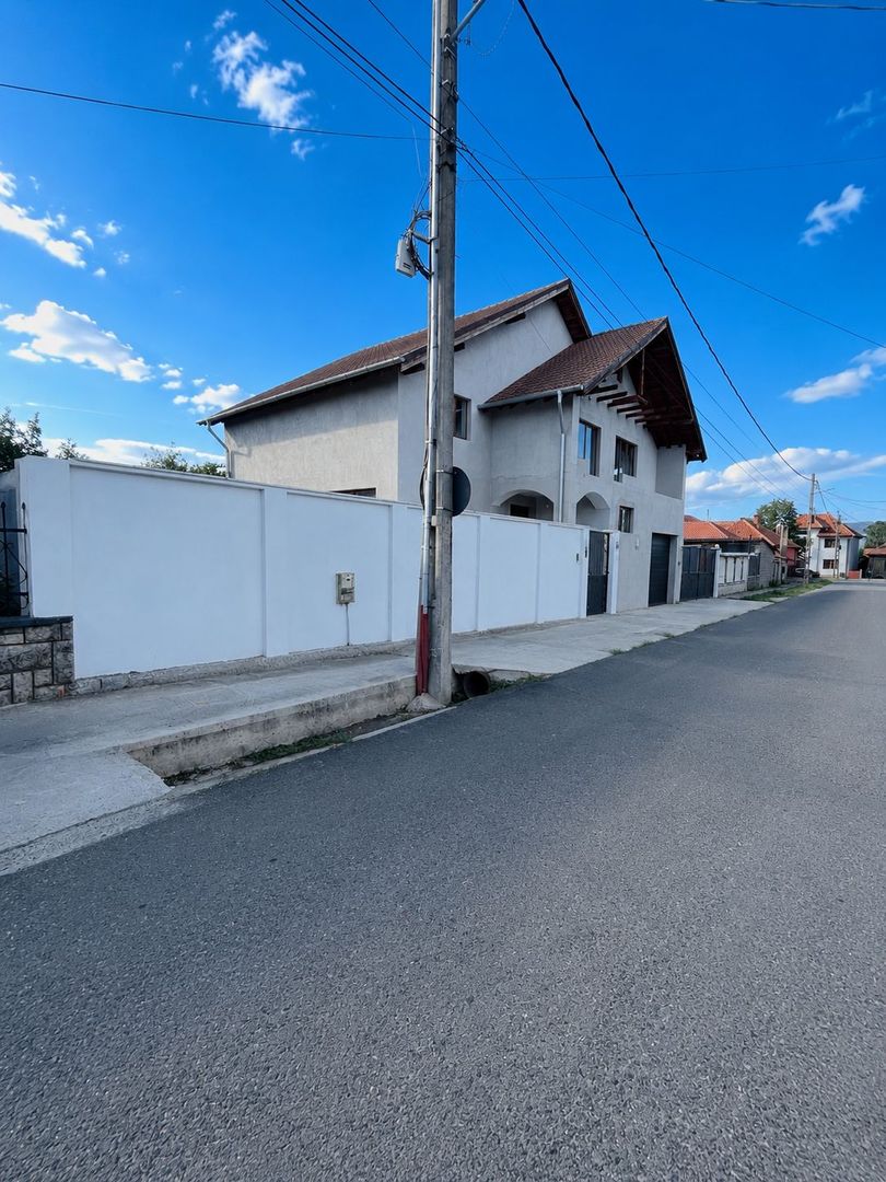 Casă de vânzare – 6 camere P+M, Haieu - Poză 2