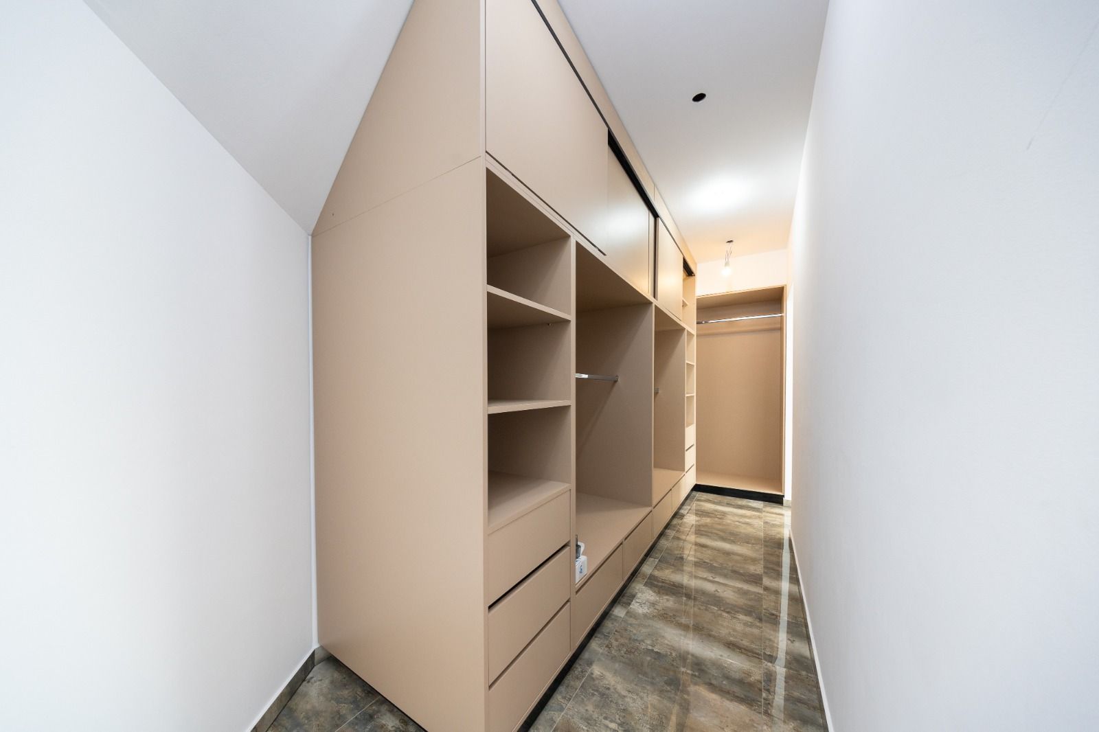 Casa 6 dormitoare+4 bai -1500 mp teren-Sacele - Poză 31