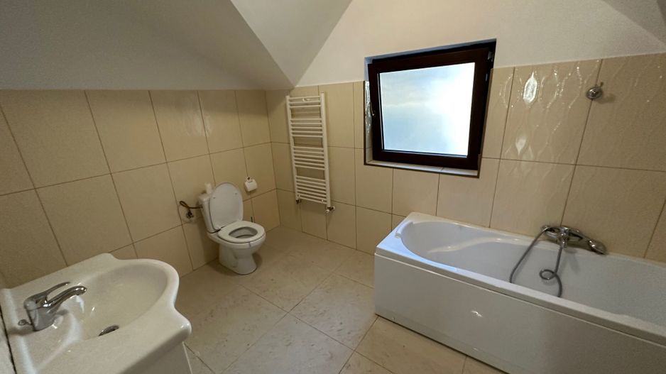 Casă / Vilă cu 4 camere de vanzare  în zona Aradului - Poză 14