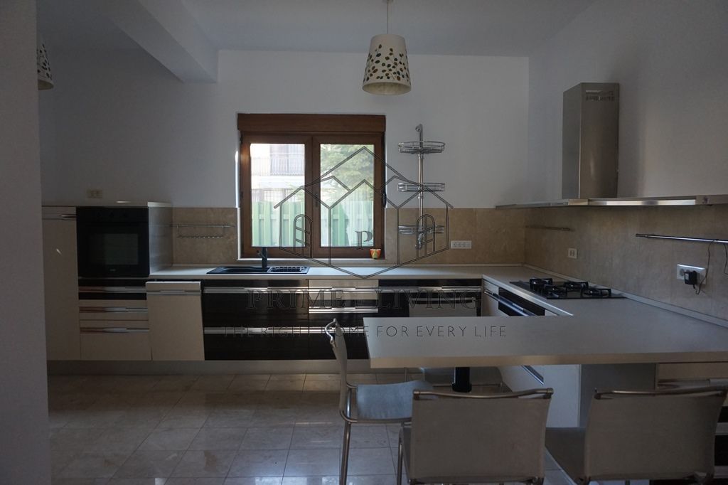 VILA CU 6 CAMERE SI PISCINA LA INCHIRIERE LANGA BRITISH SCHOOL - Poză 6