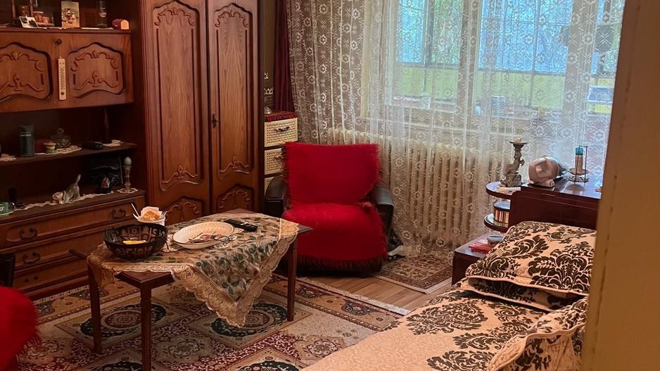 Apartament 3 camere, decomandat, parter, zonă liniștită, Covasna! - Poză 1