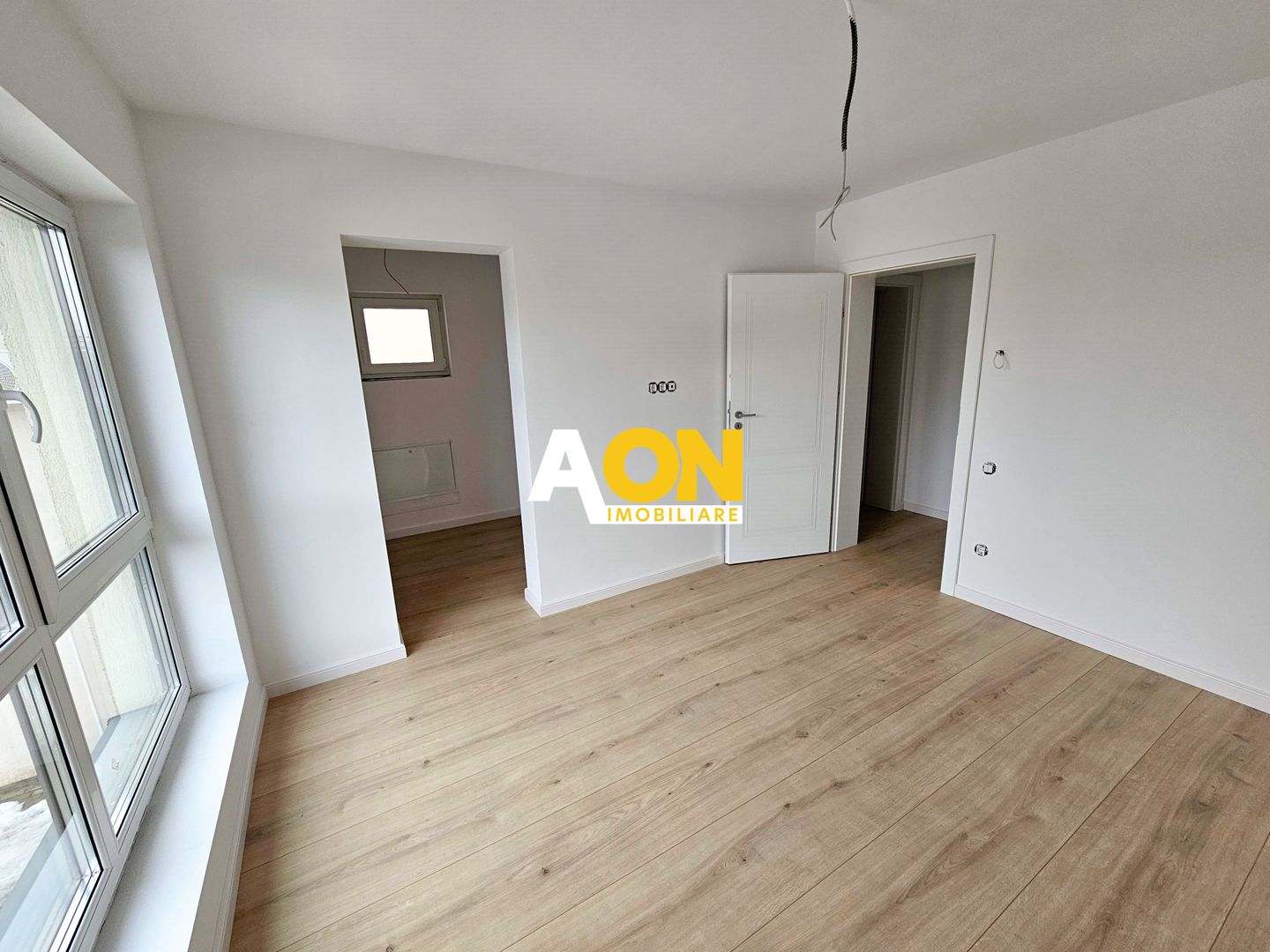 1/2 Duplex finisat 90%, 4 camere, 317 mp teren, zona Centru - Poză 12
