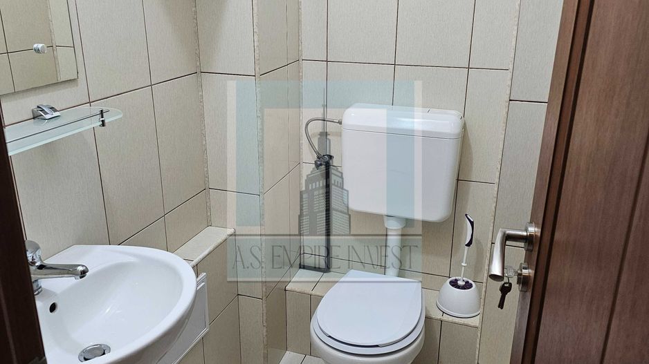 De vanzare apartament 4 camere/ zona Tractorul - Poză 6