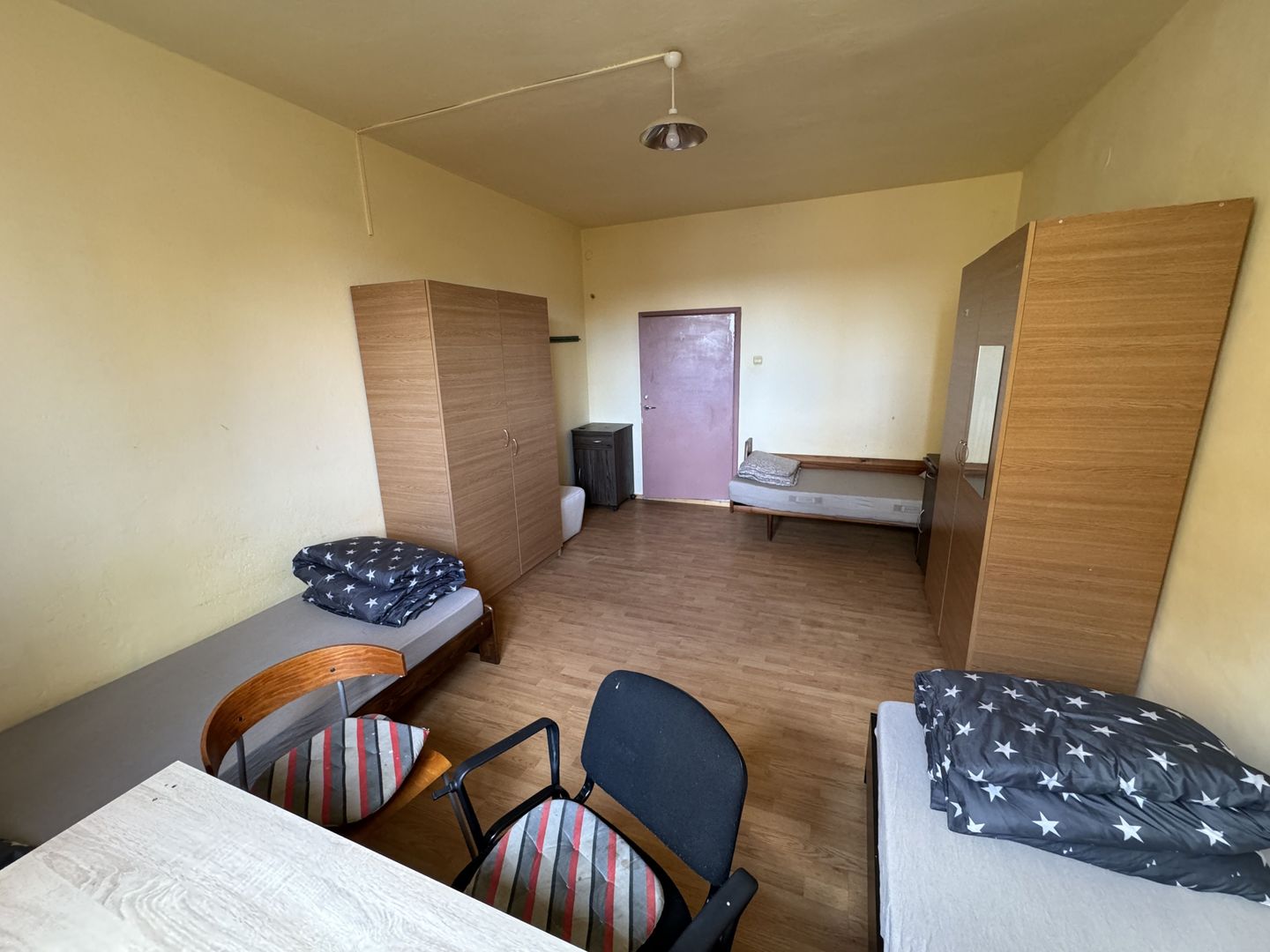 24 de locuri de cazare in 8 garsoniere si anexe pe un etaj intreg - Poză 6