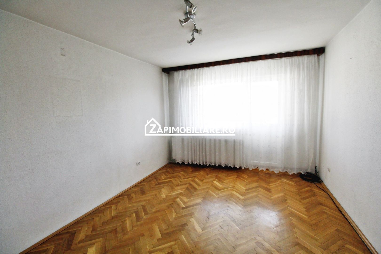 Dambu Pietros - Zona Ansamblul Muresul - 4 camere - 2 balcoane - Poză 3