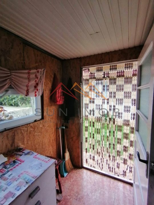 Casa rustica 3 camere, 4000 mp teren, cabana din lemn, pomi fructiferi - Poză 12