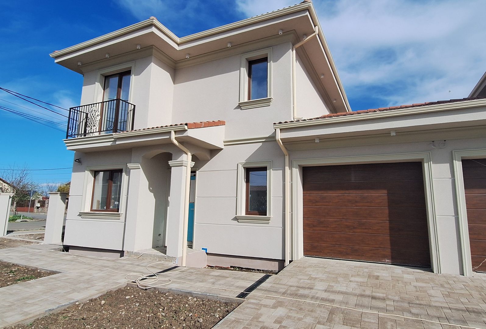 Casa cu garaj- contructie tip duplex - Poză 1