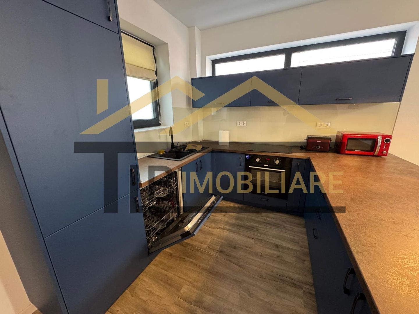Apartament de 2 camere, 78mp, parcare, zona strazii Revolutiei - Poză 8