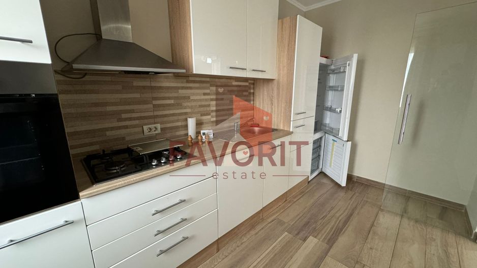 Curte proprie. Loc de parcare. Strada asfaltata - Poză 2