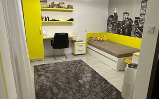 Apartament de vânzare, modern, cu 4 camere, garaj și curte - Poză 6