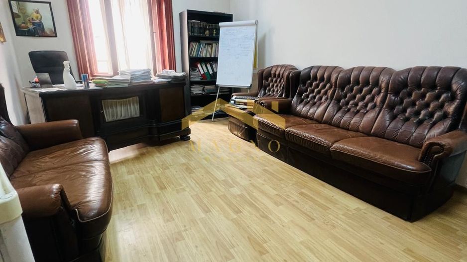 Apartament (pretabil pentru Birou ,Cabinet etc.) de vanzare in centru. - Poză 1