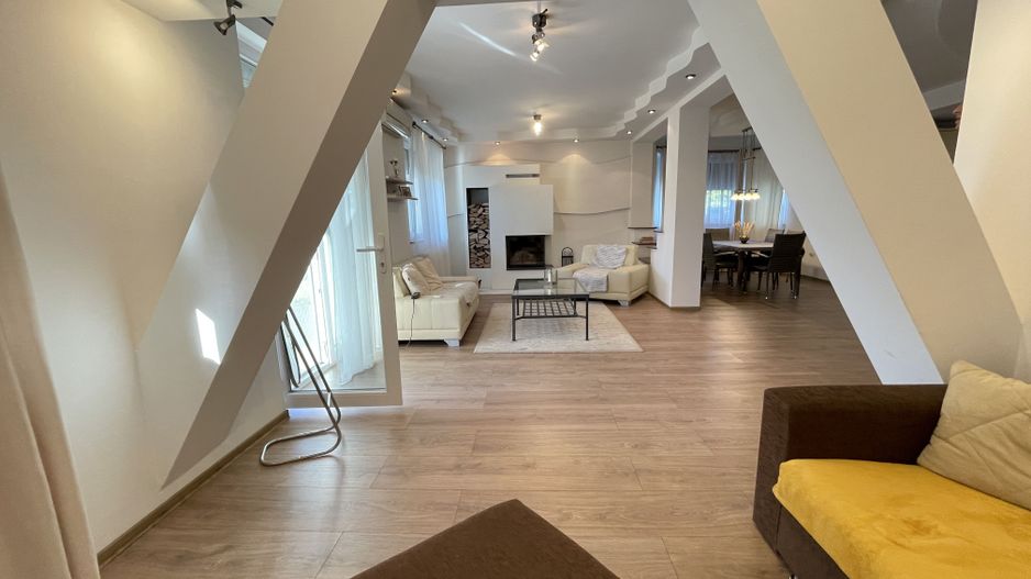 Casa spatioasa cu spatiu de relaxare-zona Blascovici - Poză 4