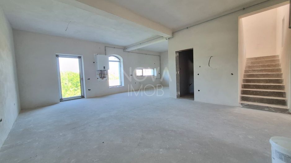 Casa generoasa cu 7 camere, 3 bai, dressing si parcare – Sura Mica - Poză 7