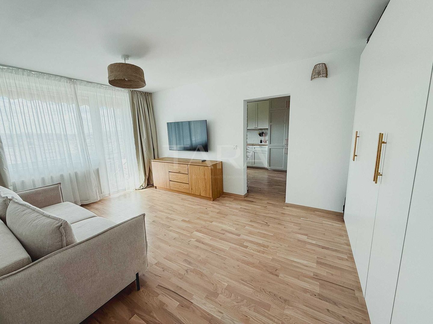 Apartament renovat complet, mobilat ,balcon 9 mp, view panoramic. - Poză 6