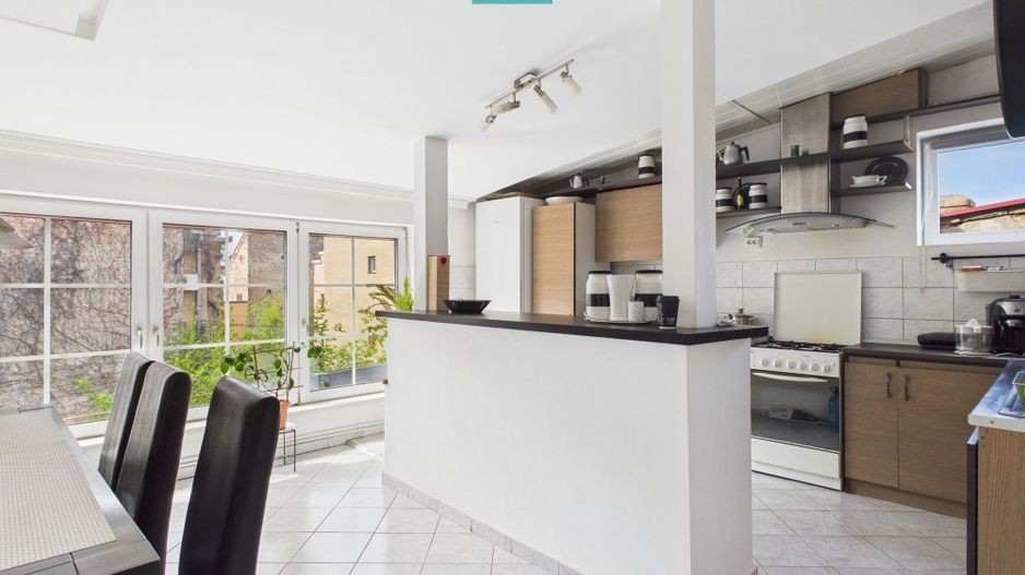 Apartament spațios în clădire ultracentrală - Poză 3