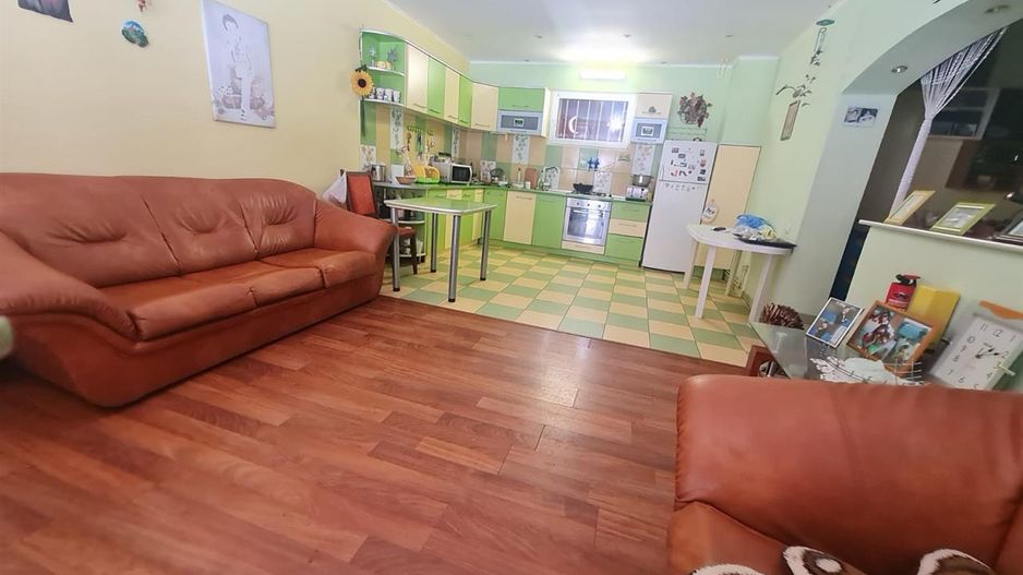 Cu 4.200mp teren, Vila cu potential turistic, in inima Predealului - Poză 31