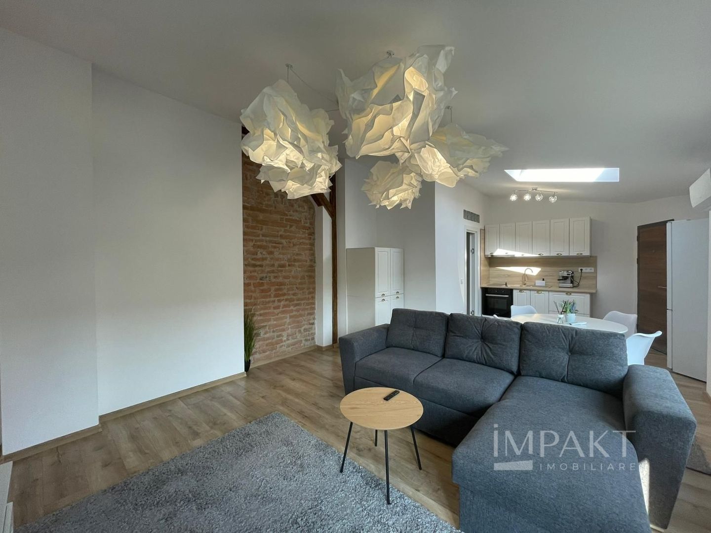 Apartament cu 3 camere de inchiriat in zona ultracentrala - Poză 1