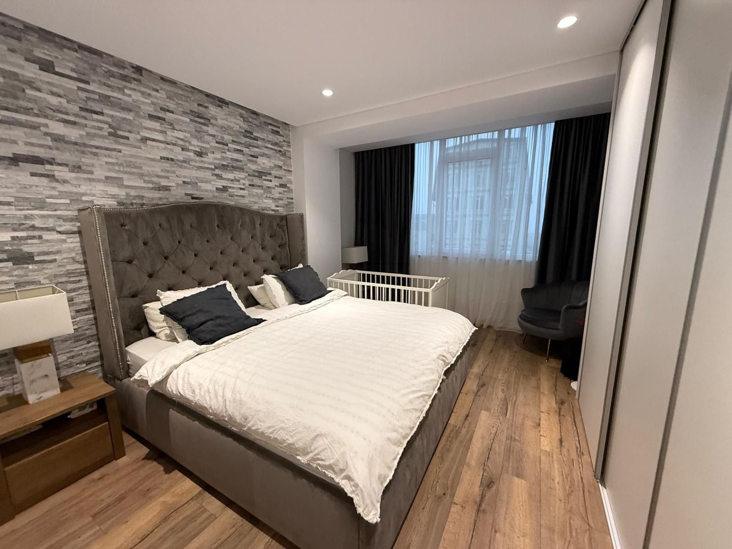 Apartament 3 camere de vânzare | Burdujeni | Complet Mobilat - Poză 1