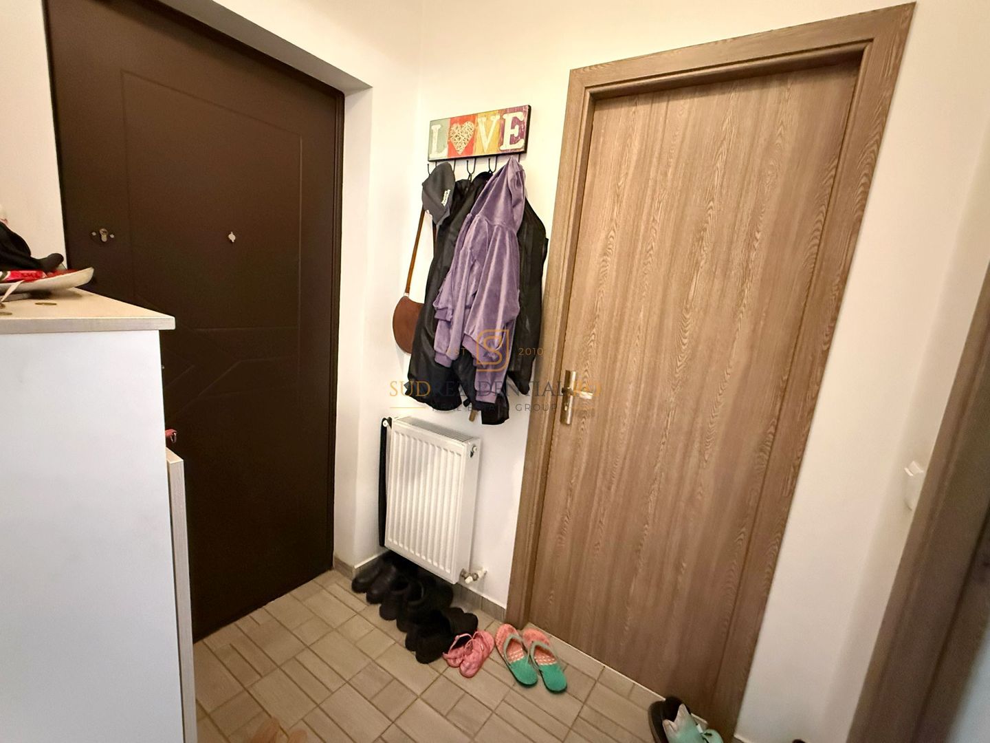 Vila insiruita mobilata si utilata / 4 camere/ 3 Bai / Curte proprie - Poză 3