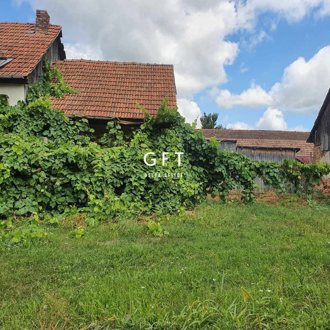 Casa cu teren de 40 ari,situata in centrul comunei Matei - Poză 2