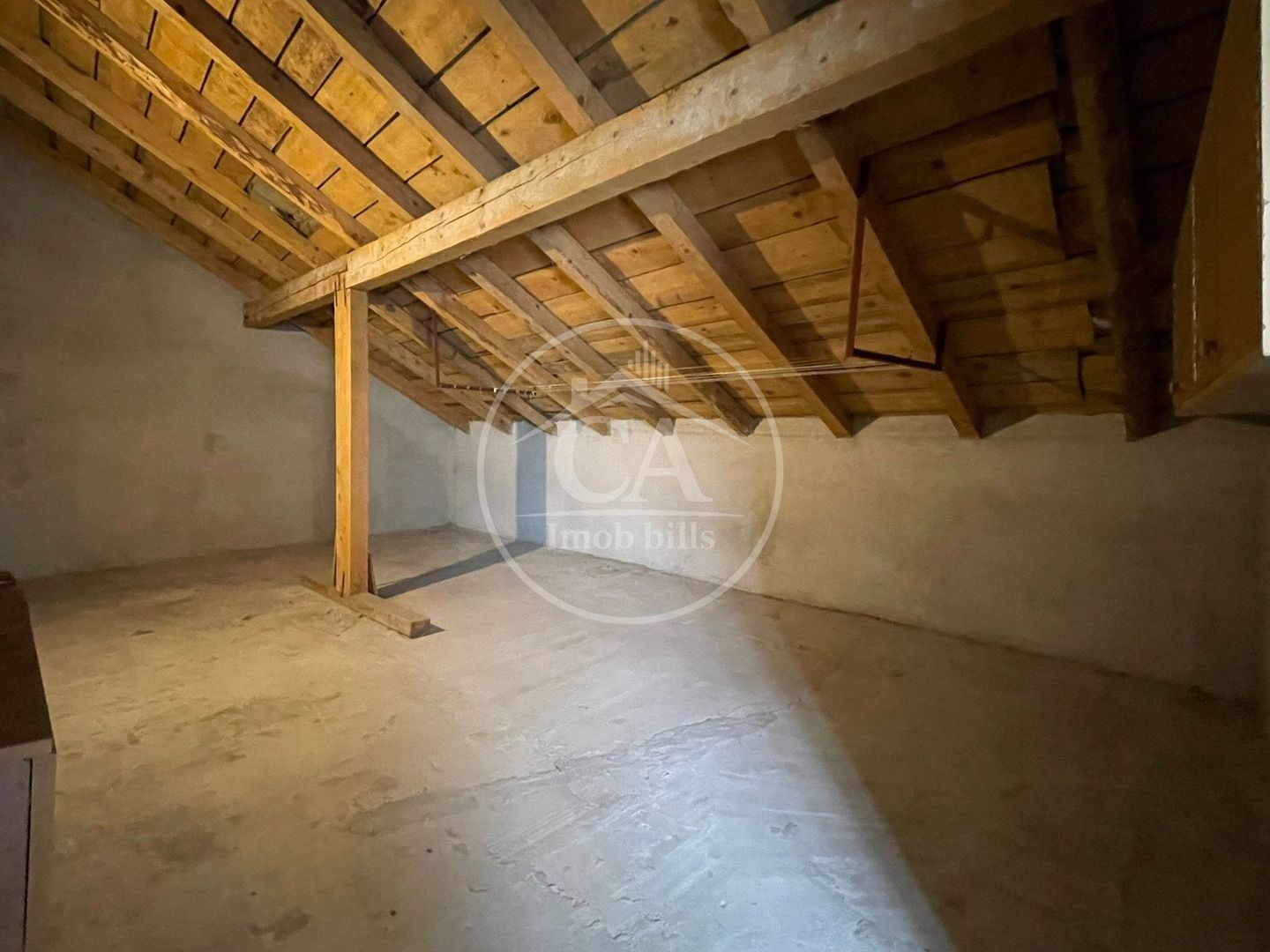 Casa de vânzare cu 8 camere de tip P+E+M in zona Rogerius, Oradea - Poză 25