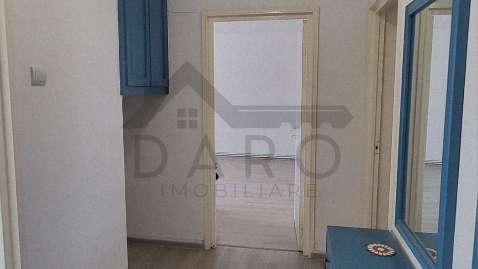Apartament 3 camere de vânzare - Poză 1
